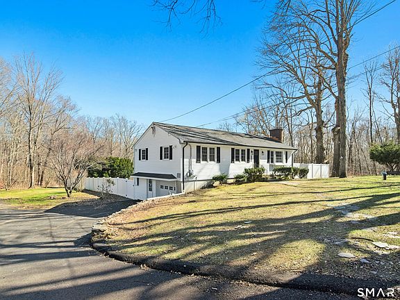 3rd image of 1123 Middlebury Road