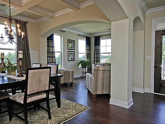 3rd image of 1082 Park Hollow Ln