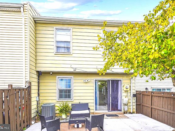 4th image of 8856 Teakwood Ct