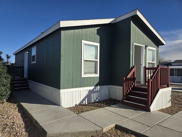 2nd image of 2038 Palm St #27