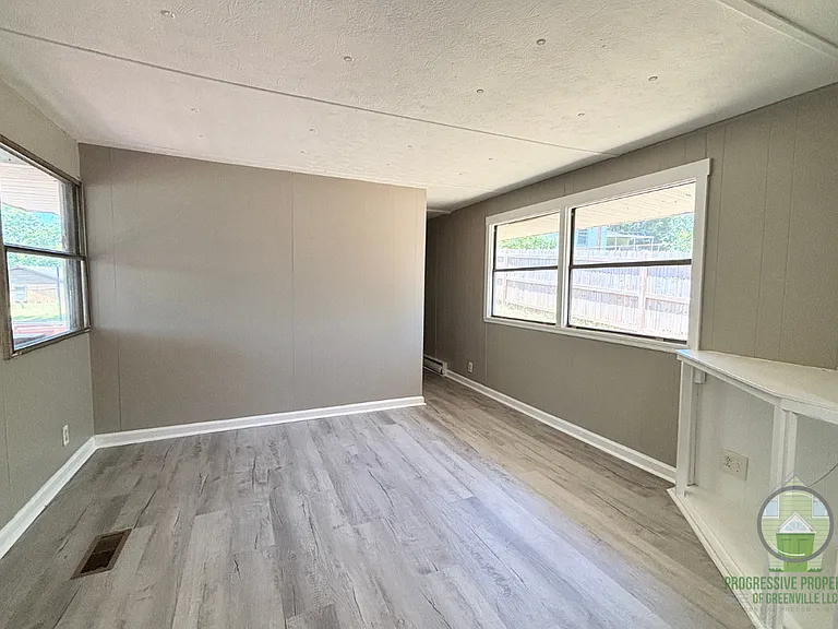 217 Robin Hood Rd — Photo 2