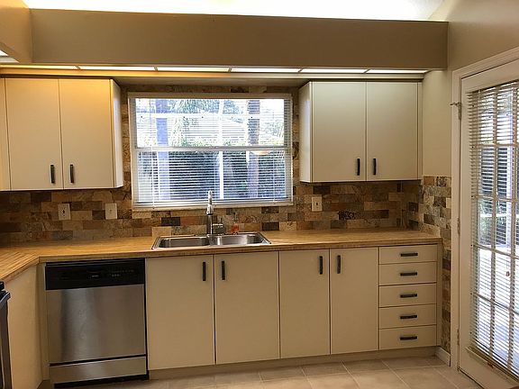 5th image of 17633 Esprit Dr