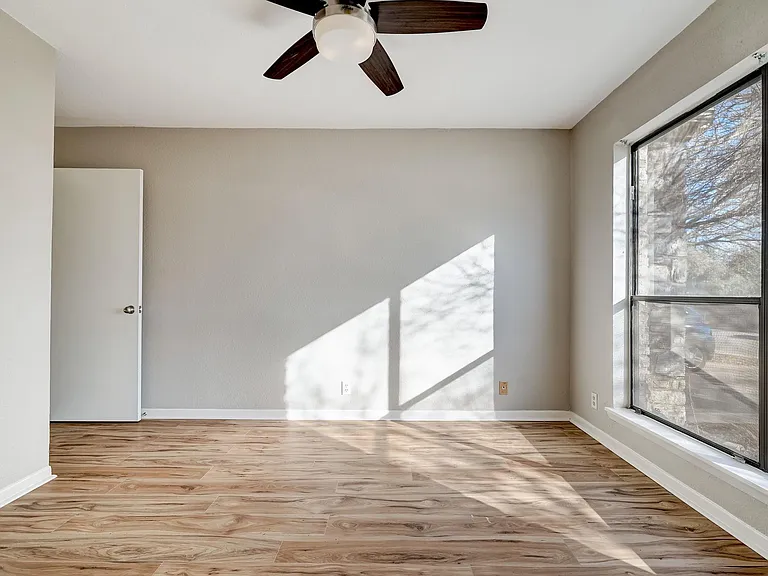 1406 Hyridge Cir — Photo 16