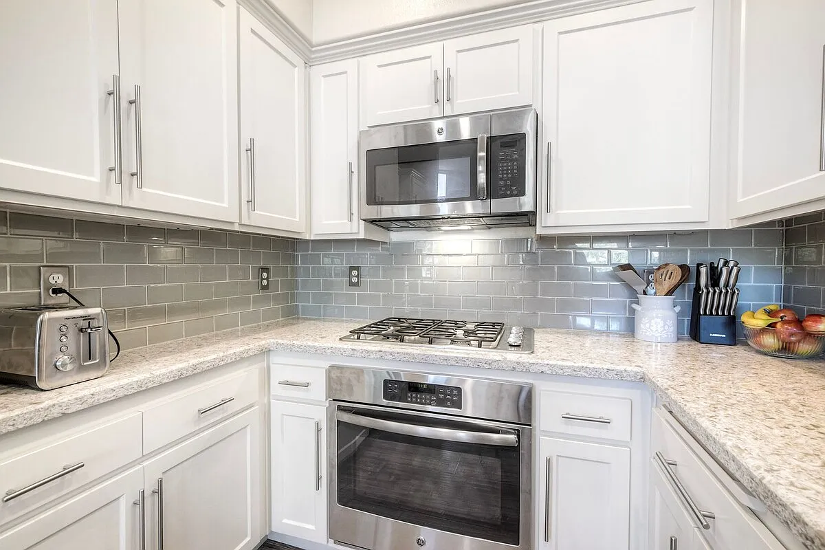 2 bed, 1094 sqft, $4,650 — Photo 2