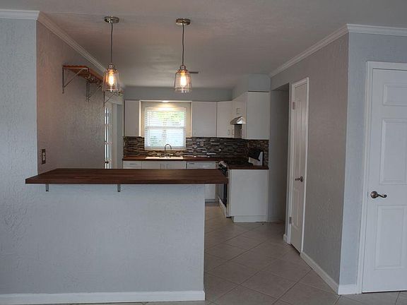 5th image of 871 90th Ave N