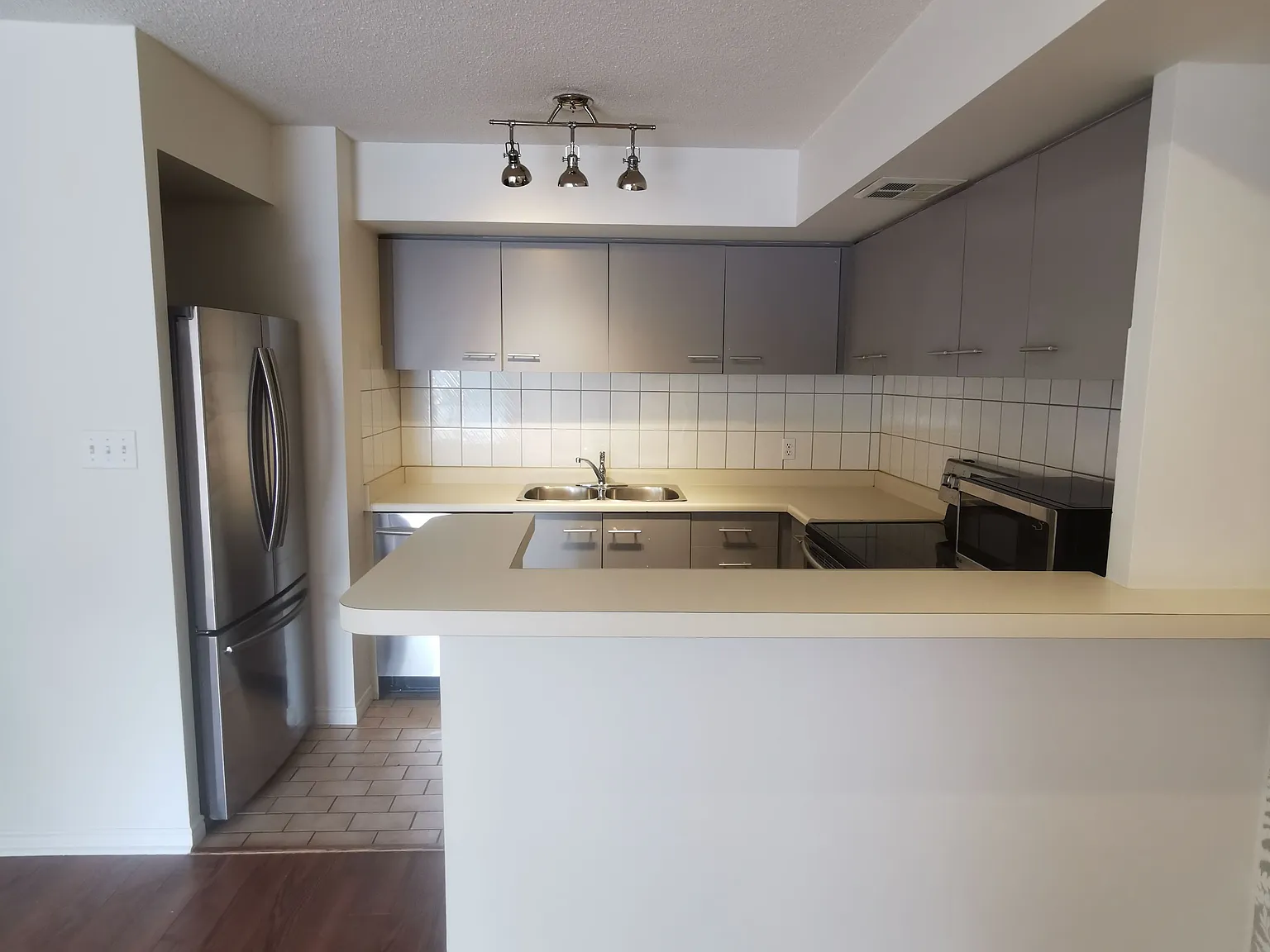 1 bed, $2,300 — Photo 4