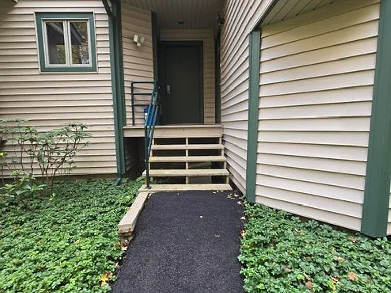 352 Hollow Rd #11 — Photo 1