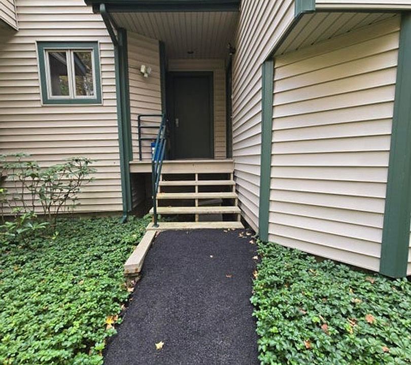 1st image of 352 Hollow Rd Unit 11