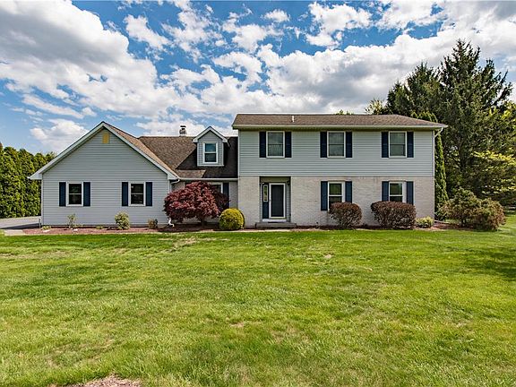 5th image of 844 Blue Mountain Dr