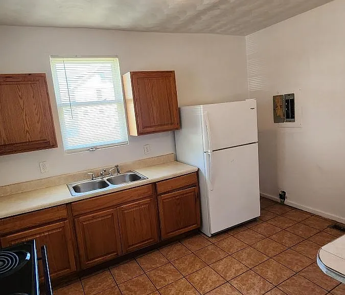 2814 Madison Ave — Photo 9