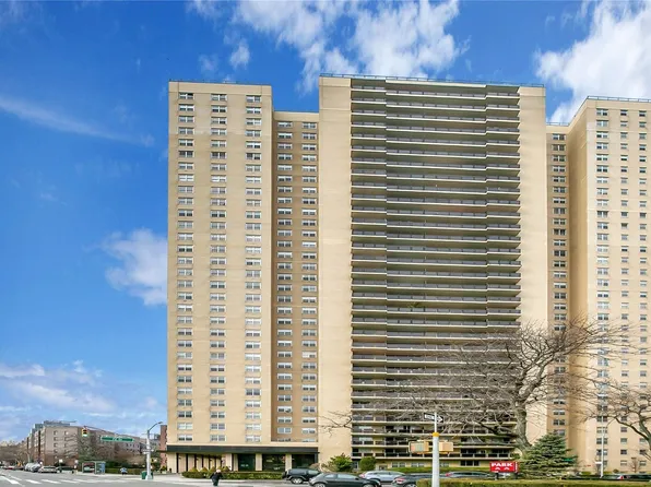 110-11 Queens Boulevard image 2 of 22