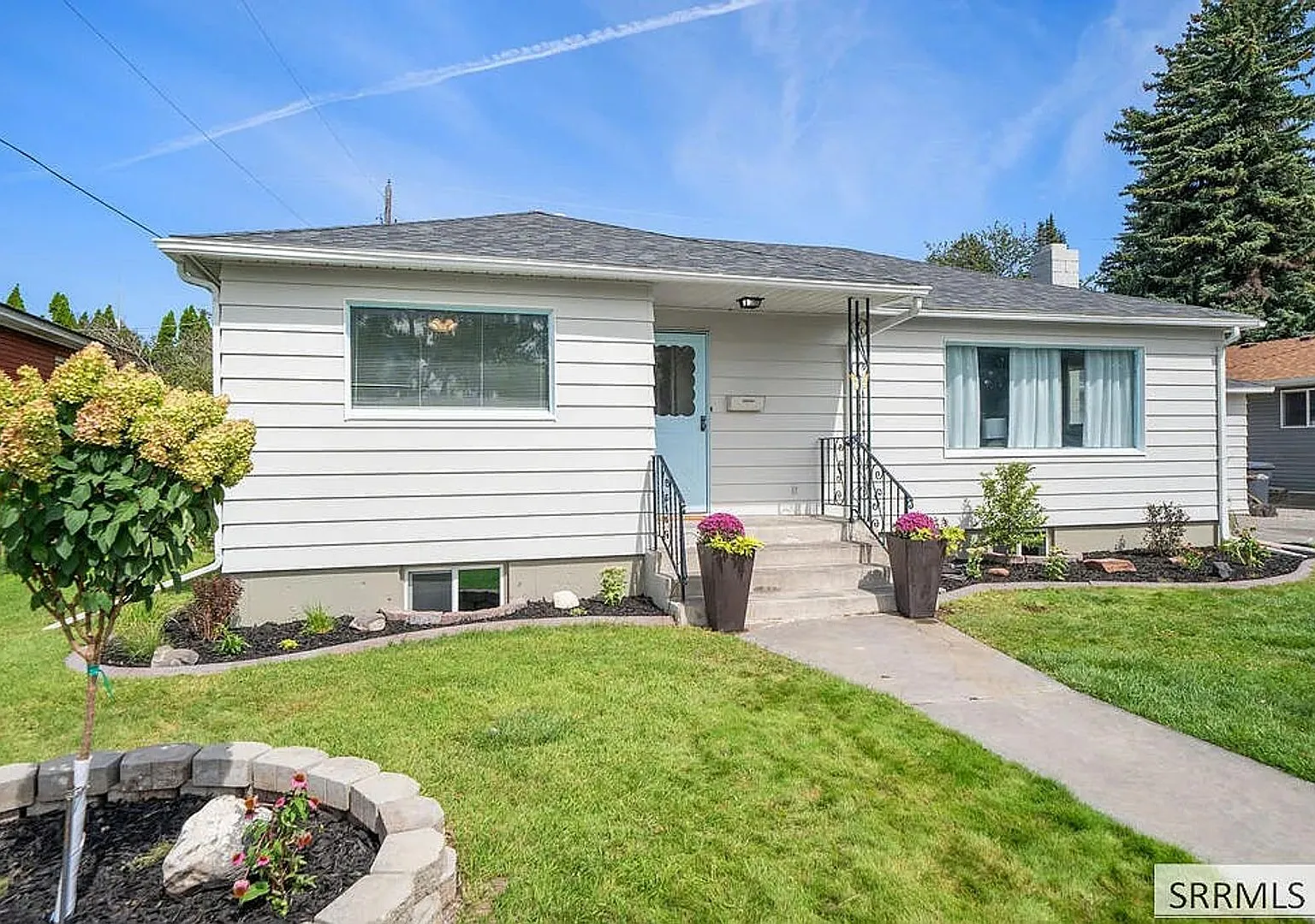 Charming Updated 4-Bedroom Home in Cute Idaho Falls Neighborhood - *6 Month Lease* — Photo 2