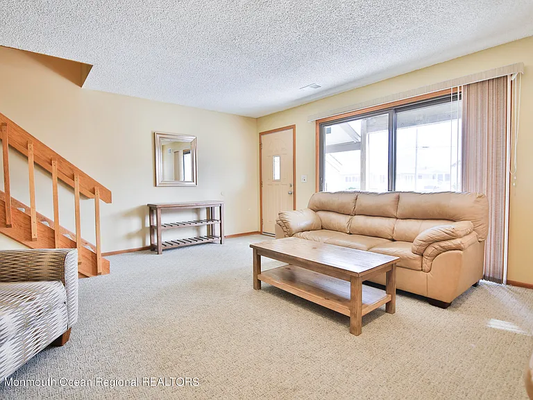 21 Brown Ave — Photo 11