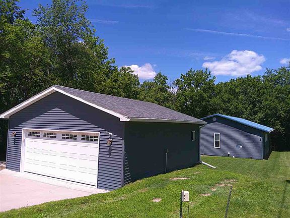 2nd image of 1252 & 1253 Holiday Ln