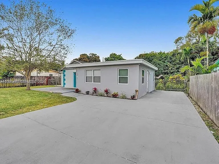 4 bed, 3.0 bath, 1963 sqft, $4,650 — Photo 2