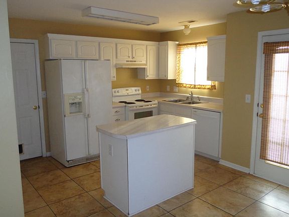 3rd image of 4200 Peacock Ln