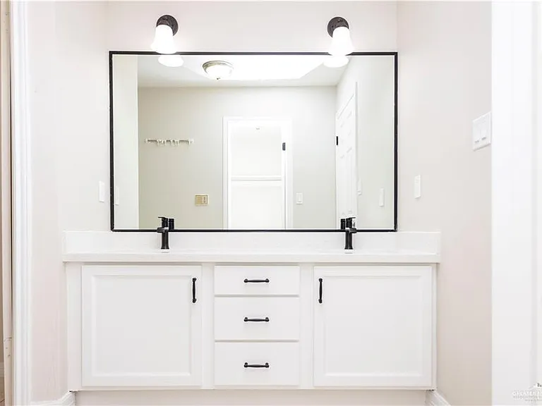 1801 Highland Park Ave — Photo 12