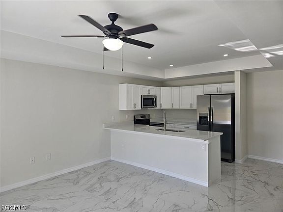 4th image of 399 Carrillon Ave S