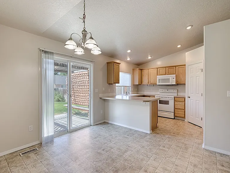637 E Blue Heron St — Photo 10