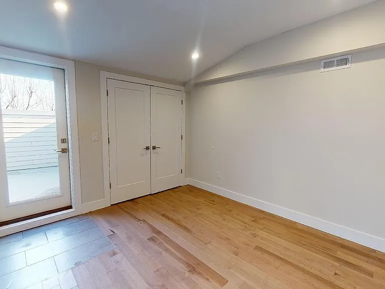 662 N 15th St #3 — Photo 9