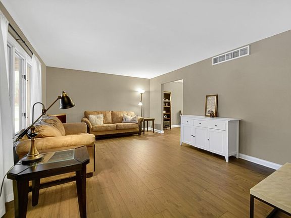 4th image of 10392 Olcott Ave