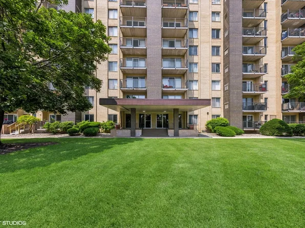 5400 Walnut Ave Unit 214, Downers Grove, IL 60515