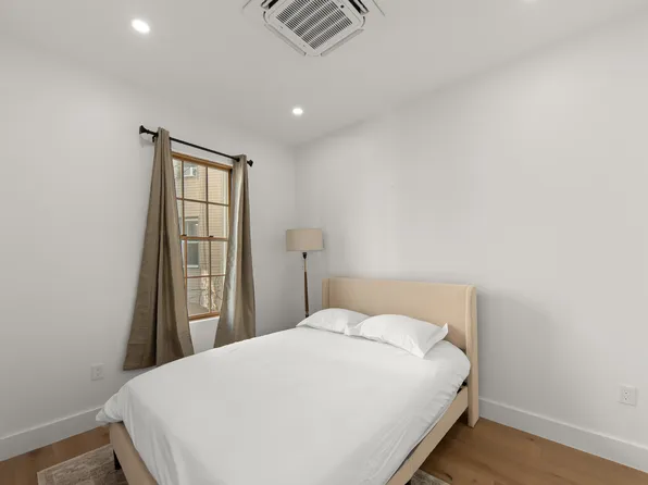 10 Hausman Street image 17 of 30