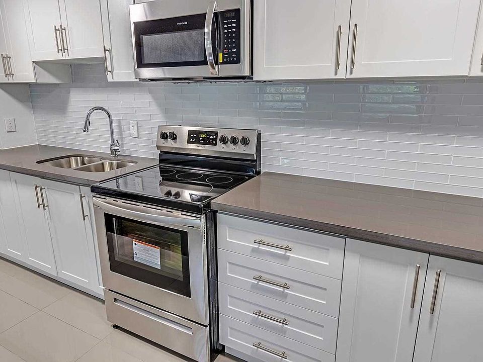 2nd image of 7555 Goreway Dr #268
