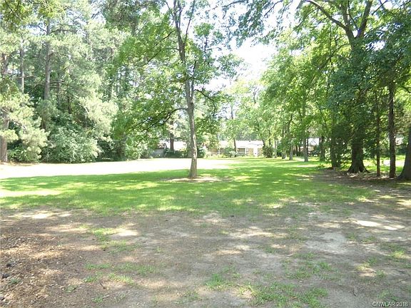 3rd image of 2801 Amelia Ave