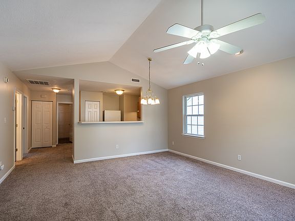 5th image of 315 Gladstone Dr