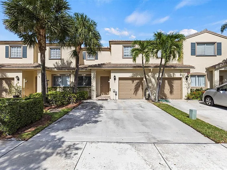 4722 Lago Vista Dr — Photo 3