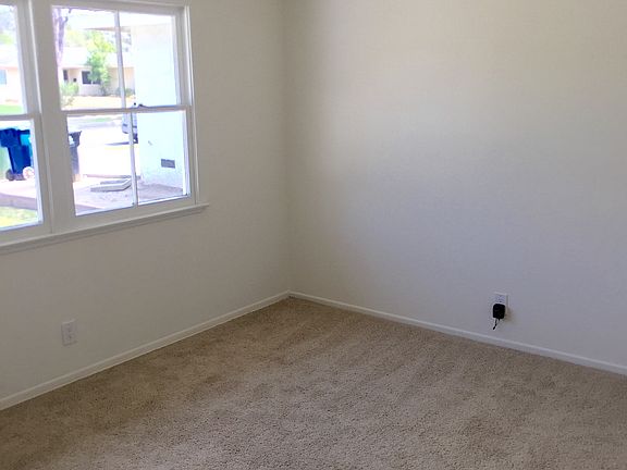 4th image of 22136 Hackney St