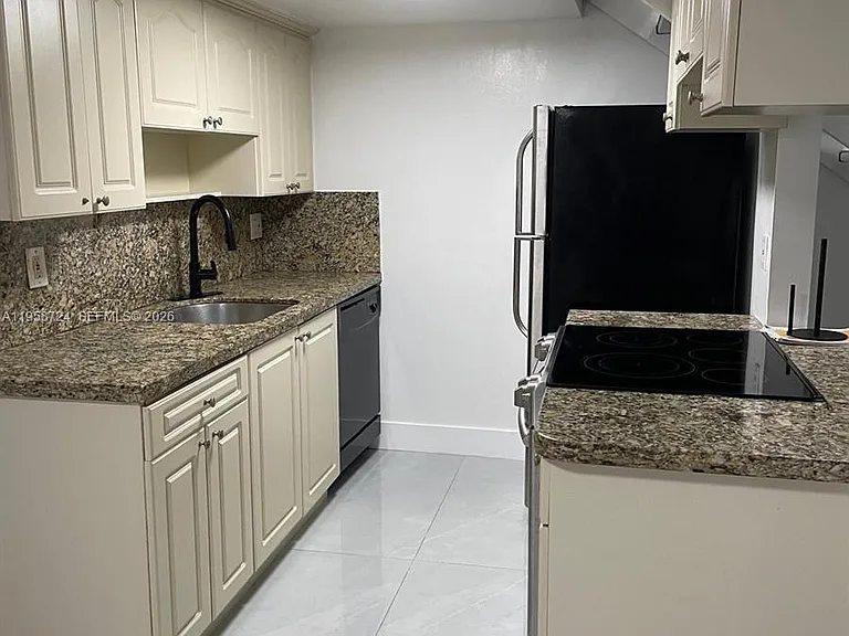 1455 Holly Heights Dr #40 — Photo 1