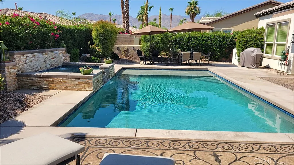 3 bed, 2.5 bath, 2332 sqft, $5,500 — Photo 2