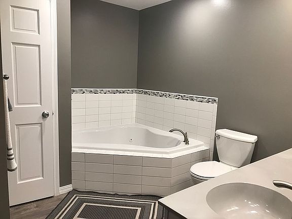 Newlyremodeled w/whirlpool 