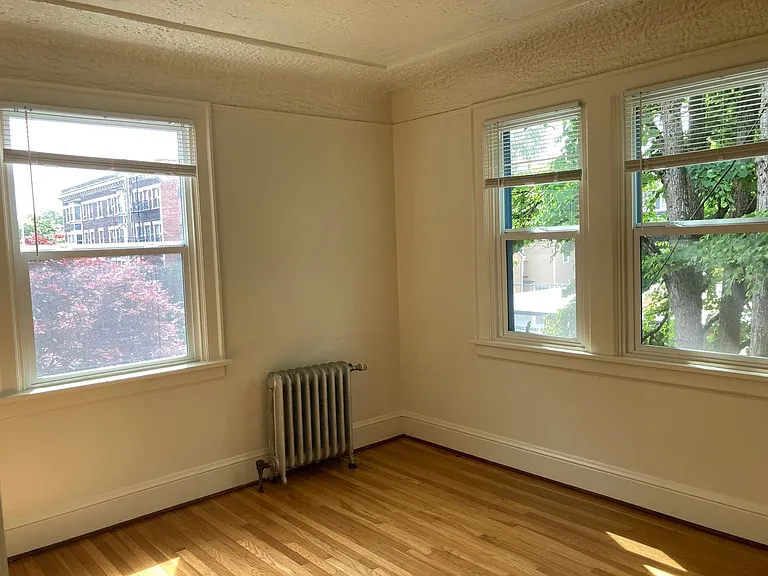 Burgess Apartments — Photo 12