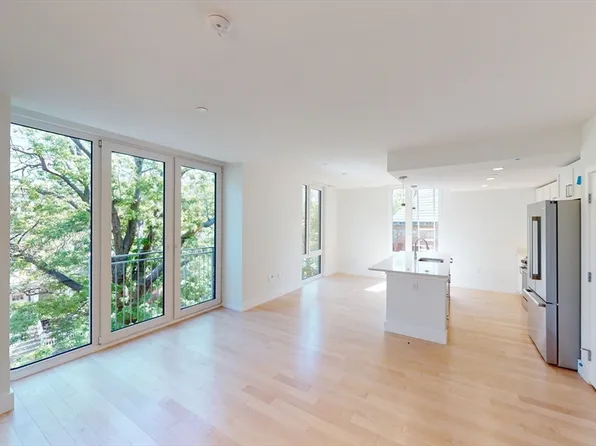 7 Beech St #206, Cambridge, MA 02140