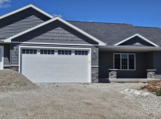 2040 Bear Paw Trl, Kaukauna, WI 54130
