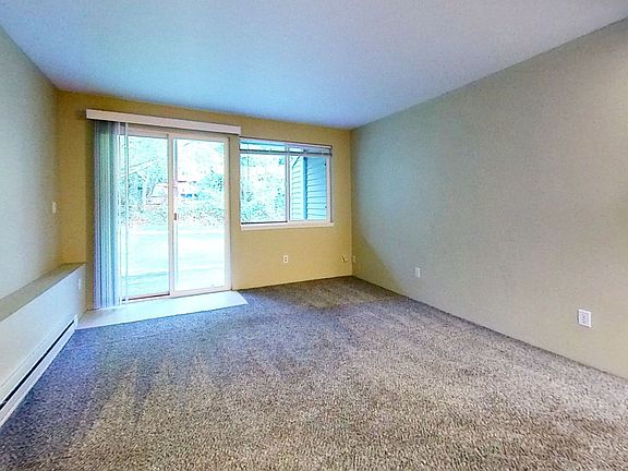 5th image of 926 23rd St APT 20