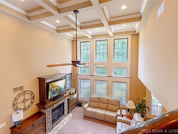 3rd image of 334 Cherry Hill Ln