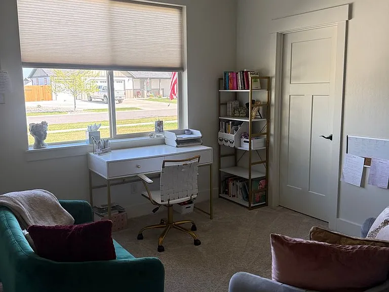 631 Cameron Loop — Photo 3