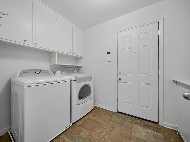 1067 Lehman St — Photo 7