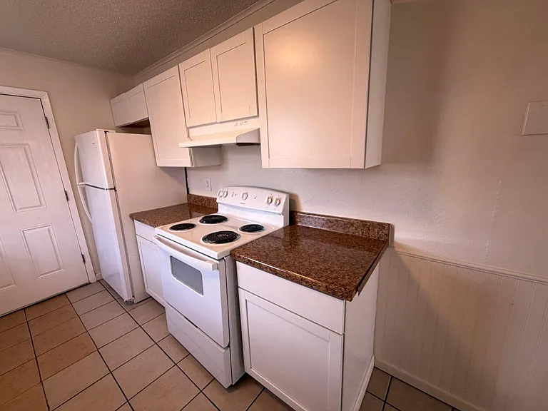 212 Aster St #A — Photo 5