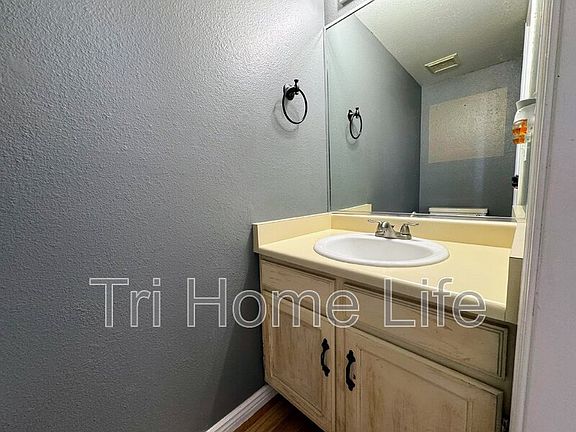 5th image of 5508 E Prescott Ave