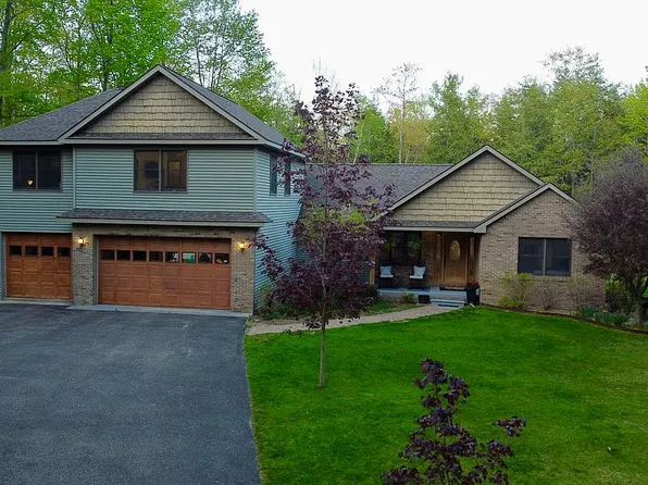 977 Aspen Trl, Kewadin, MI 49648