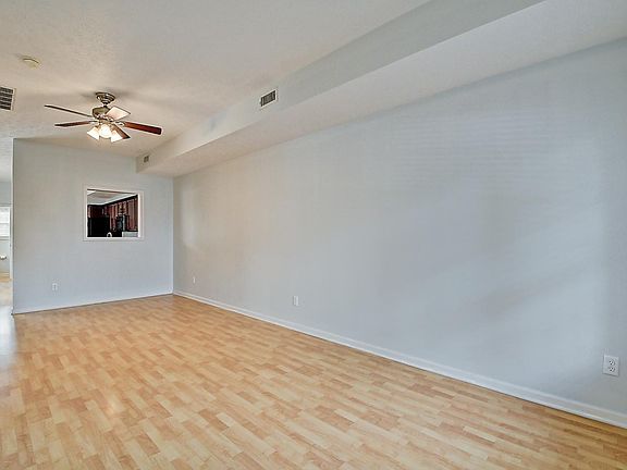 4th image of 1407 E New York St