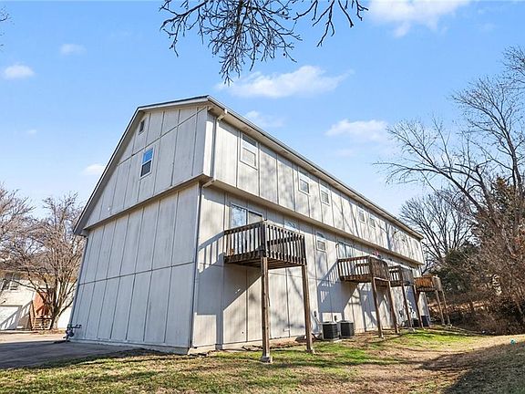 3rd image of 209 SW Pryor Rd