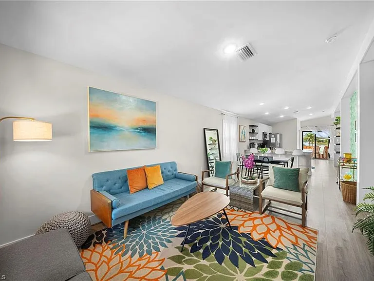 3260 Woodside Ave — Photo 4
