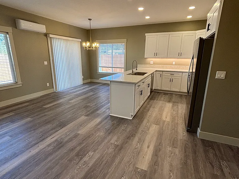 Seven Oaks Luxury Duplexes — Photo 30