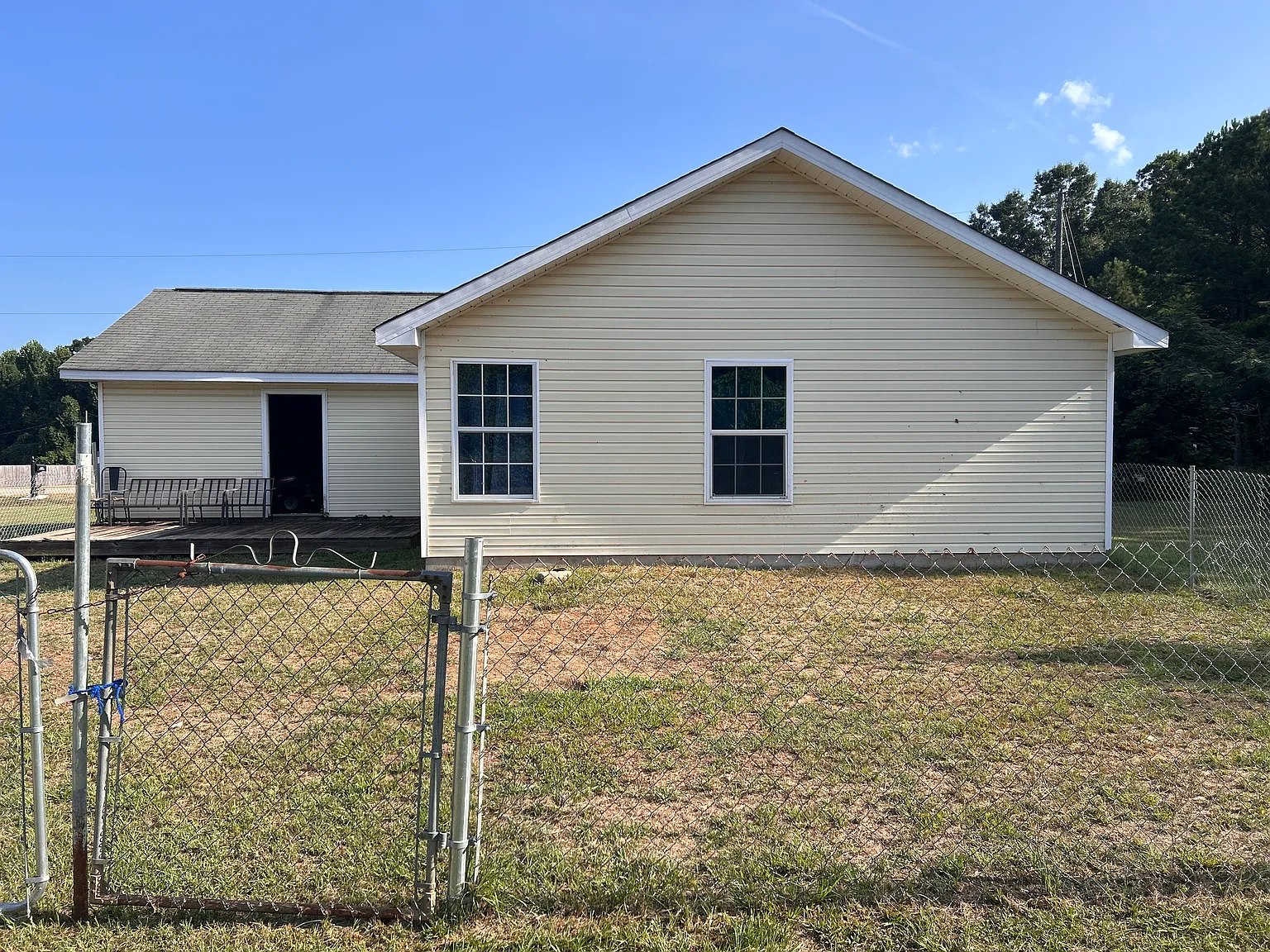 3 bed, 1114 sqft, $800 — Photo 2